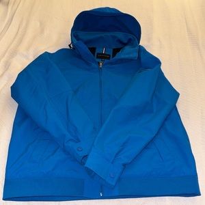 NWOT Blue Tommy Hilfiger Water Resistant Mens Hooded Regatta Jacket.